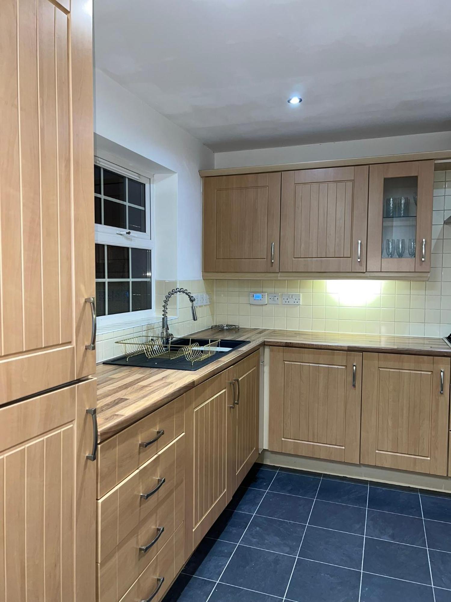 5 Bedroom Luxury House With Parking For 2 Cars * Desborough